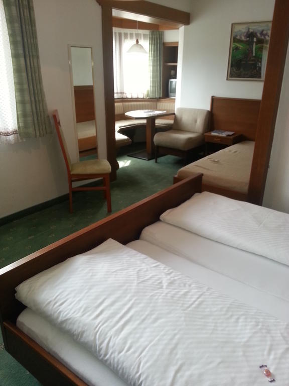 Hotel Garni Dietrich เซเฟลด์ อิน ทิโรล ภายนอก รูปภาพ