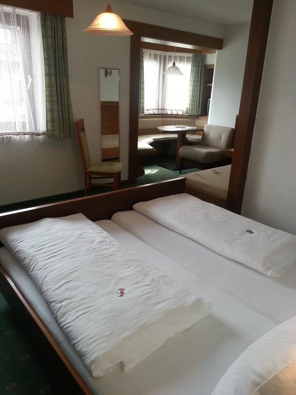 Hotel Garni Dietrich เซเฟลด์ อิน ทิโรล ภายนอก รูปภาพ