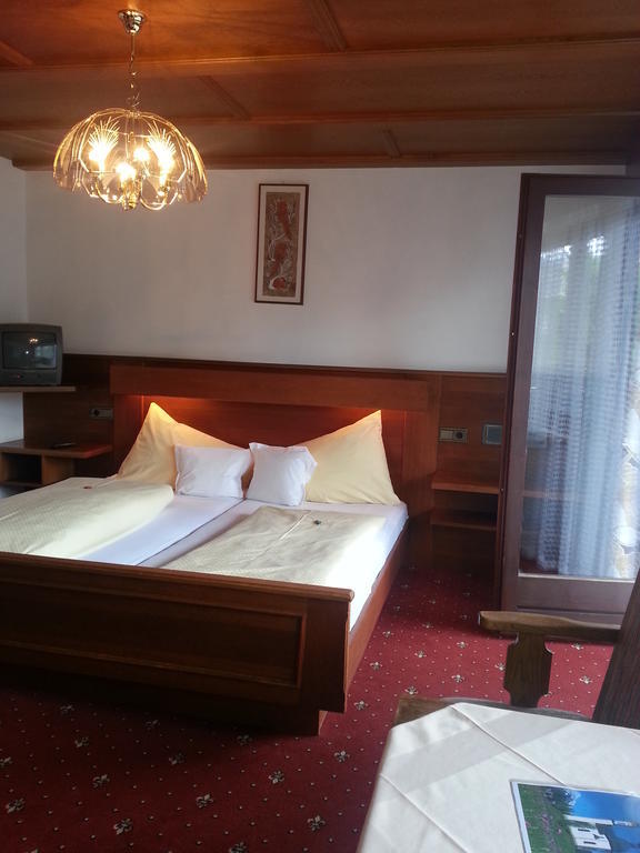 Hotel Garni Dietrich เซเฟลด์ อิน ทิโรล ภายนอก รูปภาพ